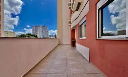 Apartamento 02 dormitórios, terraço com churrasqueira em Barreiros, São José, SC.