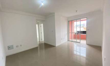 Apartamento de 02 dormitórios com suíte no bairro Barreiros.