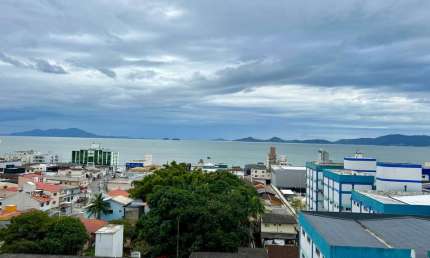 Apartamento a venda, com  2 Suítes e Vista Mar, em Barreiros São José SC.