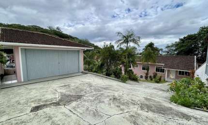 Casa com 3 dormitórios à venda no Centro Histórico de São José, SC