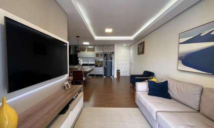 Amplo apartamento com 02 dormitórios sendo 01 suíte na Praia Comprida, São José