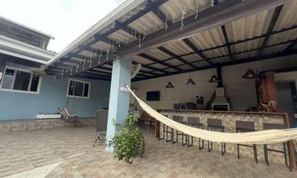 Casa 03 dormitórios sendo 01 suíte à venda localizada no bairro Ipiranga, São José-SC