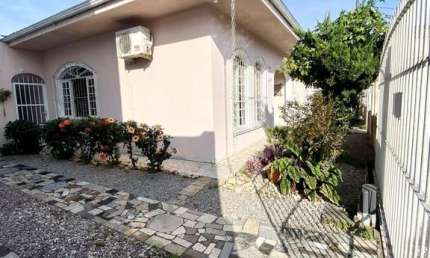 Casa com 4 dormitórios no bairro Jardim Santiago - São José