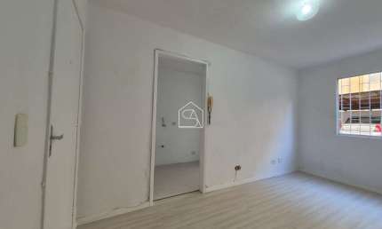 Apartamento à venda com excelente localização em Coqueiros.
