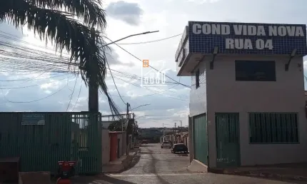 Casa em condomínio fechado, lote com 140 metros, bem localizada.