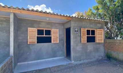 Casa com 2 quartos à venda na Rua Callil Miguel Allen, 123, Centro, Balneário Pinhal