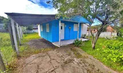 Casa mobiliada em localização privilegiada, a 350m do mar no bairro Salinas, em amplo terreno escriturado, medindo 300m²
