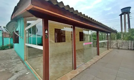 Linda e Ampla Casa Em Região De Moradores Anuais Próximo a Comércios
