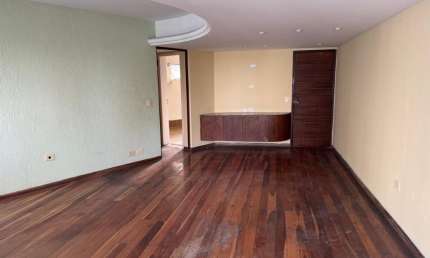 Apartamento Amplo com Vista para o Mar e 150m² de Conforto