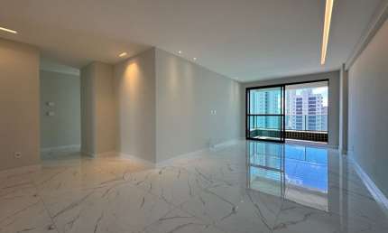Apartamento à venda no Edifício Via Jardins em Boa Viagem, com 137m², 3 suítes e duas vagas na garagem