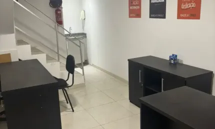 Sala mobiliada na galeria presidente kennedy pra locação