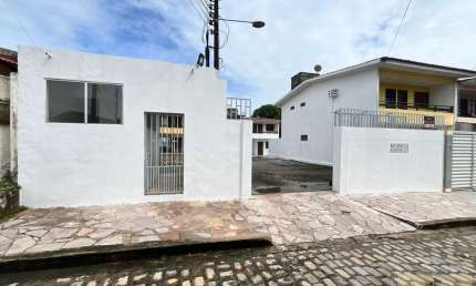 Casa para Venda em Maceió, Feitosa, 3 dormitórios, 1 suíte, 4 banheiros, 2 vagas