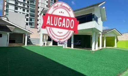 OPORTUNIDADE NO CENTRO-  casa ampla com 344 m2 em amplo terreno com 725,00m² disponivel para venda ou locação