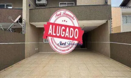 Sobrado com 4 dormitórios para alugar, 148 m² por R$ 3.600,01/mês - Bom Jesus - São José dos Pinhais/PR