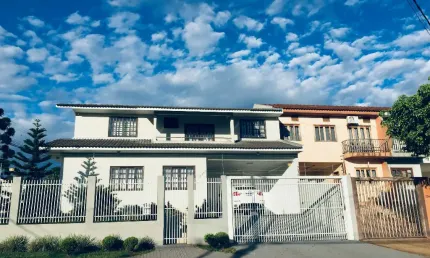 SOBRADO NO COUNTRY COM PISCINA 637M² TOTAL DE TERRENO