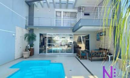 SOBRADO  NO  RECANTO TROPICAL COM  PISCINA, 211M² ÚTIL .
