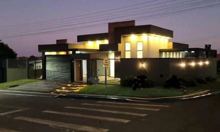 Linda e moderna casa em alto padrão em Sta Terezinha de Itaipú