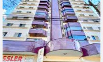 Apartamento no Centro de Cascavel, sendo 1 suíte e 2 quartos.