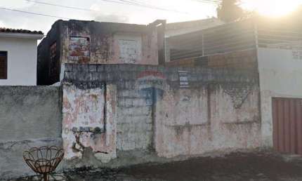 Casa em Jaguaribe 'Precisando de Reconstrução Total' (Preço Reduzido!)