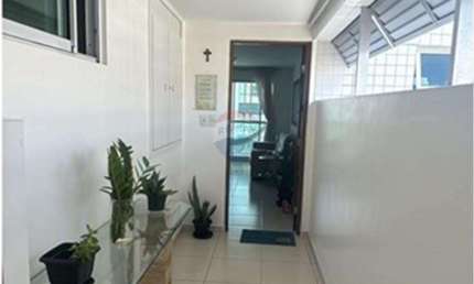 Apartamento mobiliado e tendo 3 vagas de garagem  em Tambaú