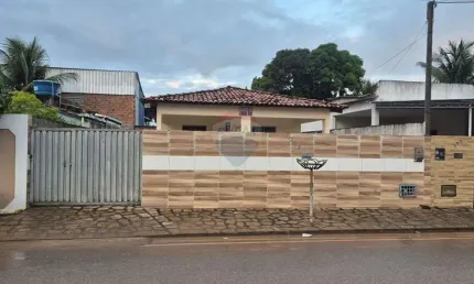 Casa em gramame, reformada e solta, c/ terreno de 10x25m em rua principal
