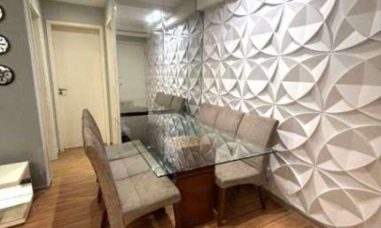 Apartamento com 2 dormitórios e garagem em Condomínio Clube