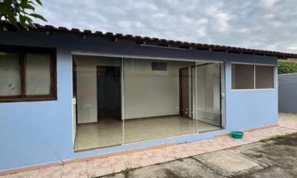 Casa para Locação em Macaé, São Marcos, 3 dormitórios, 2 banheiros, 1 vaga