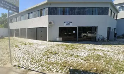 Sala comercial para locação em rio das ostras, colinas, 1 banheiro, 1 vaga