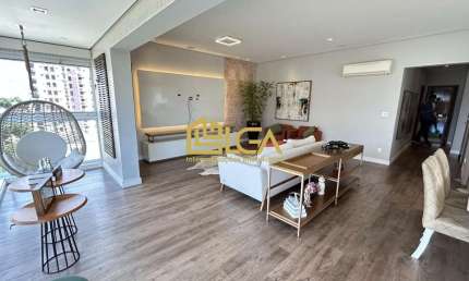 Apartamento finamente decorado no Boqueirão - Santos