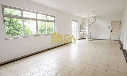 Excelente Apartamento tipo Duplex com 208m² de área útil a uma quadra (100m) da