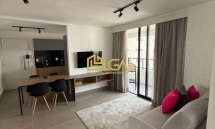 Belíssimo apartamento todo reformado com PORTEIRA FECHADA na Ponta da Praia!