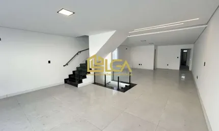 Casa Sobreposta Alta a venda na quadra da Praia - Embaré - Santos