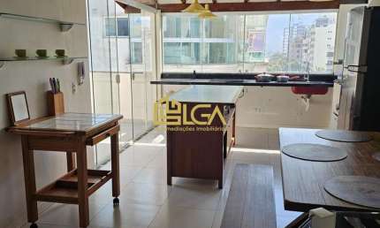 Oportunidade Única: Duplex na Praia da Enseada com 3 Suítes – Porteira Fechada!