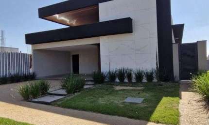 Casa de condomínio térrea 195 m² 3 suítes, completa em armários
