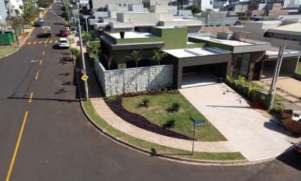 Maravilhosa casa térrea  3 suites completas  pronta para morar