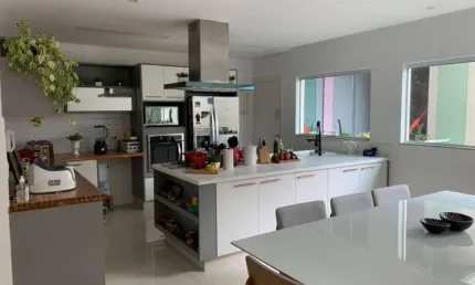 Sobrado de alto padrao com 411 m² 3 dormitorios sendo 3 suites