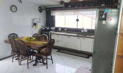 Sobrado Maravilhoso com 250 m² 3 Dormitorios e 4 Vagas de Garagens