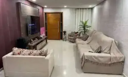 Sobrado com 250 m² 3 Dormitorios sendo 1 Suíte com sacada e 4 Vagas