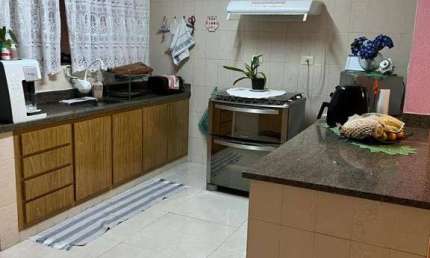 Casa Terrea com 232 m² 2 Dormitorios sendo 1 Suite e 5 Vagas de Garagens