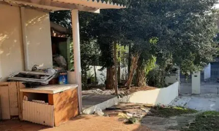 Casa antiga 3 dormitorios sendo 1 suite terreno de 10 x 40  estuda permuta