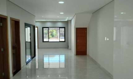 Sobrado Maravilhoso 166 m² 4 Dormitorios sendo 3 Suites 4 Vagas de Gargens