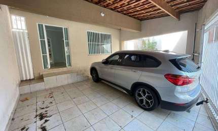 Sobrado com 270 m² 4 Dormitorios sendo 2 Suietes e 3 vagas de Garagens