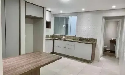 Sobrado com 160 m² 3 Dormitorios sendo 1 Suite e 2 Vagas de Garagens