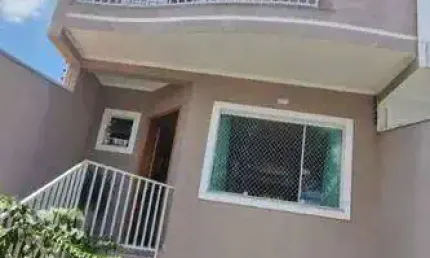 Sobrado Espaçoso com 3 Dormitorios  sendo 3 Suítes 5 Vagas de Garagem