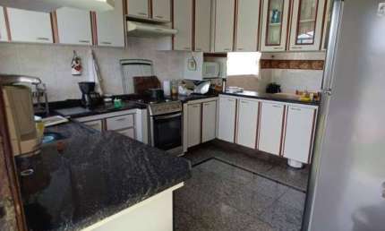Sobrado 230 m² 4 Dormitorios sendo 1 Suite e 4  Vagas de Garagens