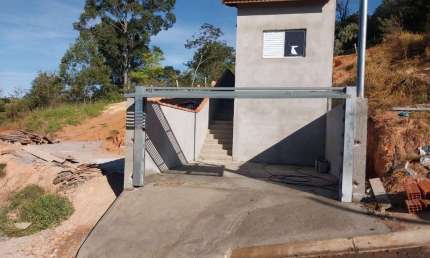 Casa Nova  70 m² 3 Dormitórios 1 Suíte e 2 Vagas de garagens