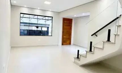 Sobrado de 155 m² 3 Dormitórios sendo 3 Suítes e 2  Vagas de Garagens