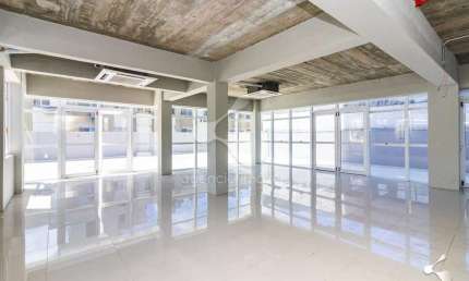 Excelente Sala Comercial para locação com 200m² + 150m² de terraço, próximo a Praça da Encol no bai
