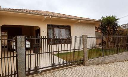 Casa com 4 quartos à venda no Guanabara, Joinville  por R$ 750.000