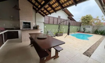 Casa em condomínio fechado com 3 quartos à venda no Santo Antônio, Joinville  por R$ 1.480.000